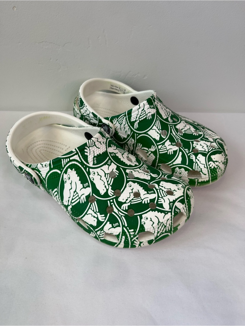 Crocs Classic Duke Print Clogs Green Ivy White Graphic M5 W7